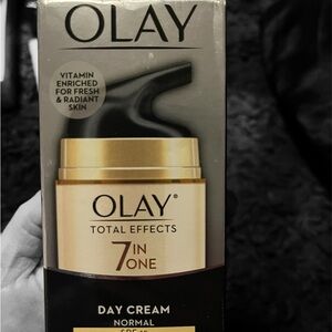 OLAY Total Effects 7-in-One Day Cream - Black and Gold Packaging